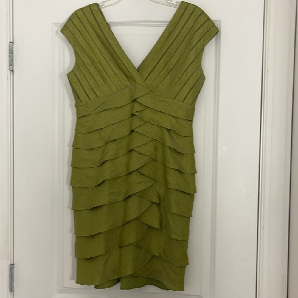 Adrianna Papell Green Layered Ruffle Dress Iridescent Event Cocktail Party